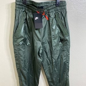 NIKE Standard Fit Green Joggers
